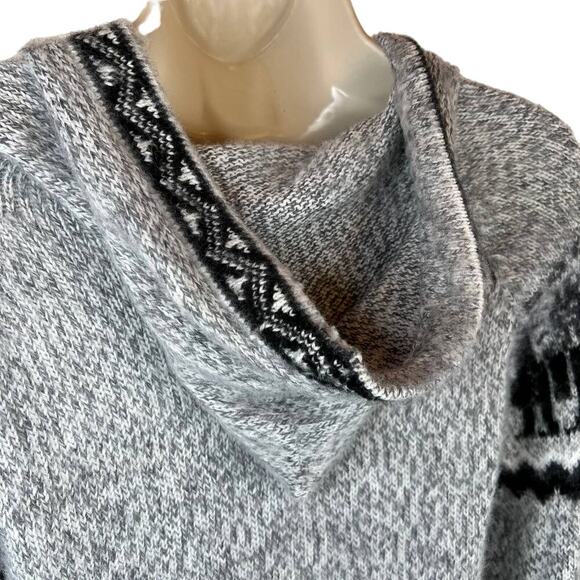 Peruvian Wool Blend Sweater in Gray and Black Women's Size Medium - Picture 8 of 9